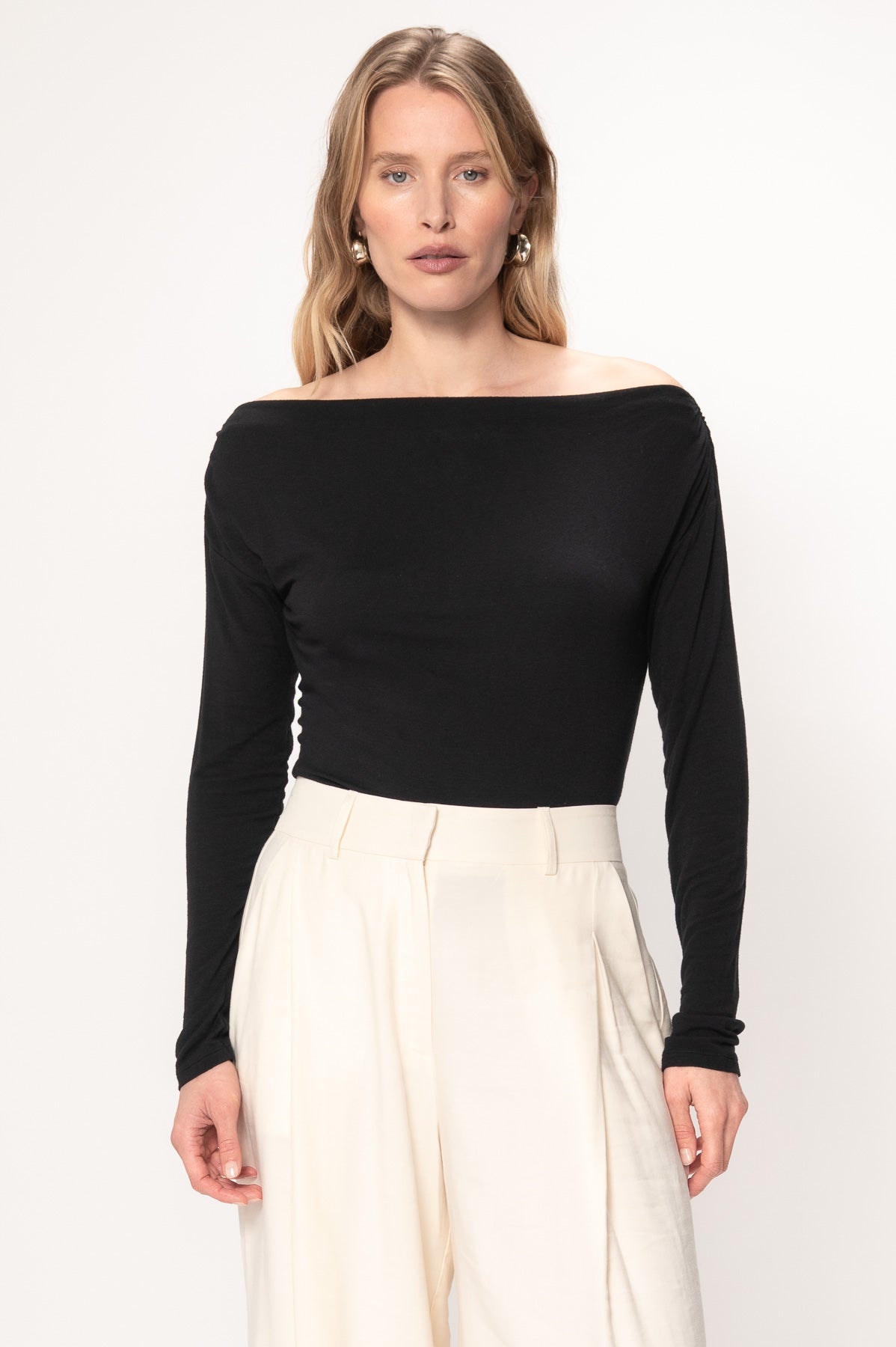 VIVEH Eris top in Black – styled view