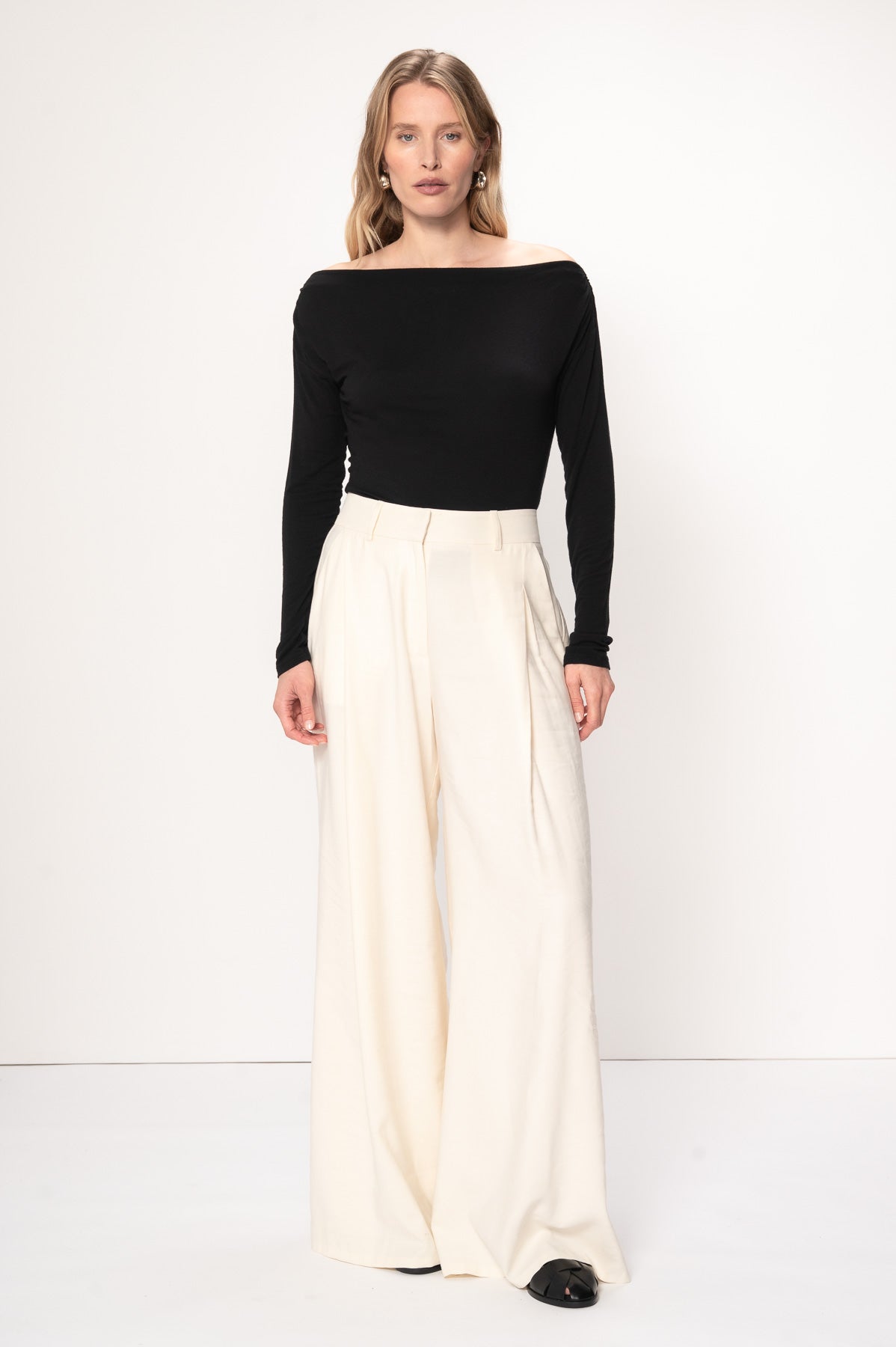 VIVEH Eris top in Black – styled view