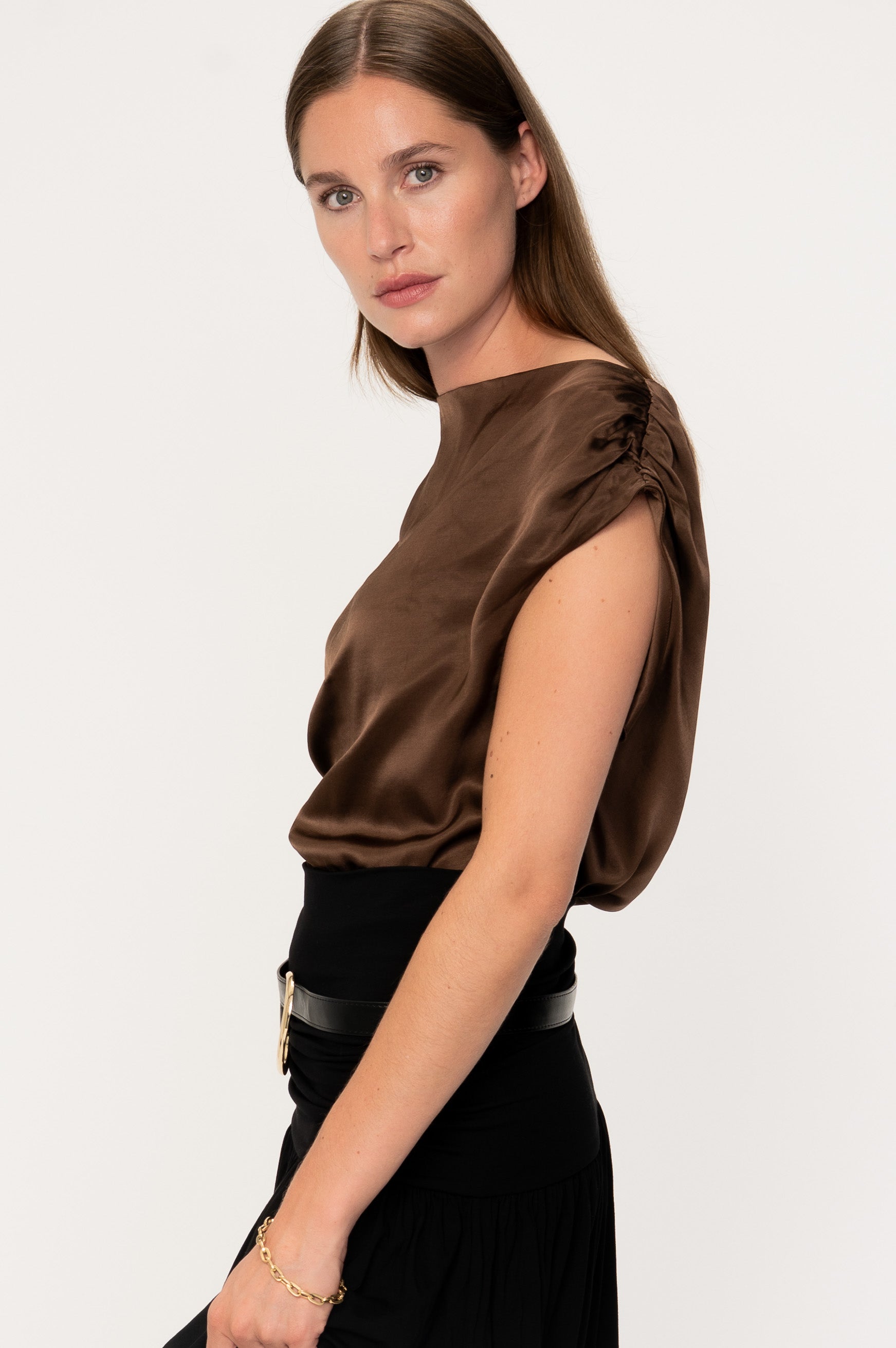VIVEH Adhara top in Walnut – styled view