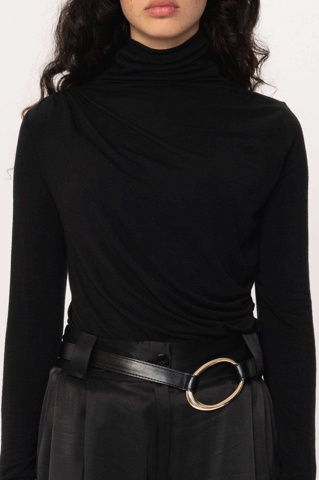 VIVEH Alcor top in Walnut – styled view