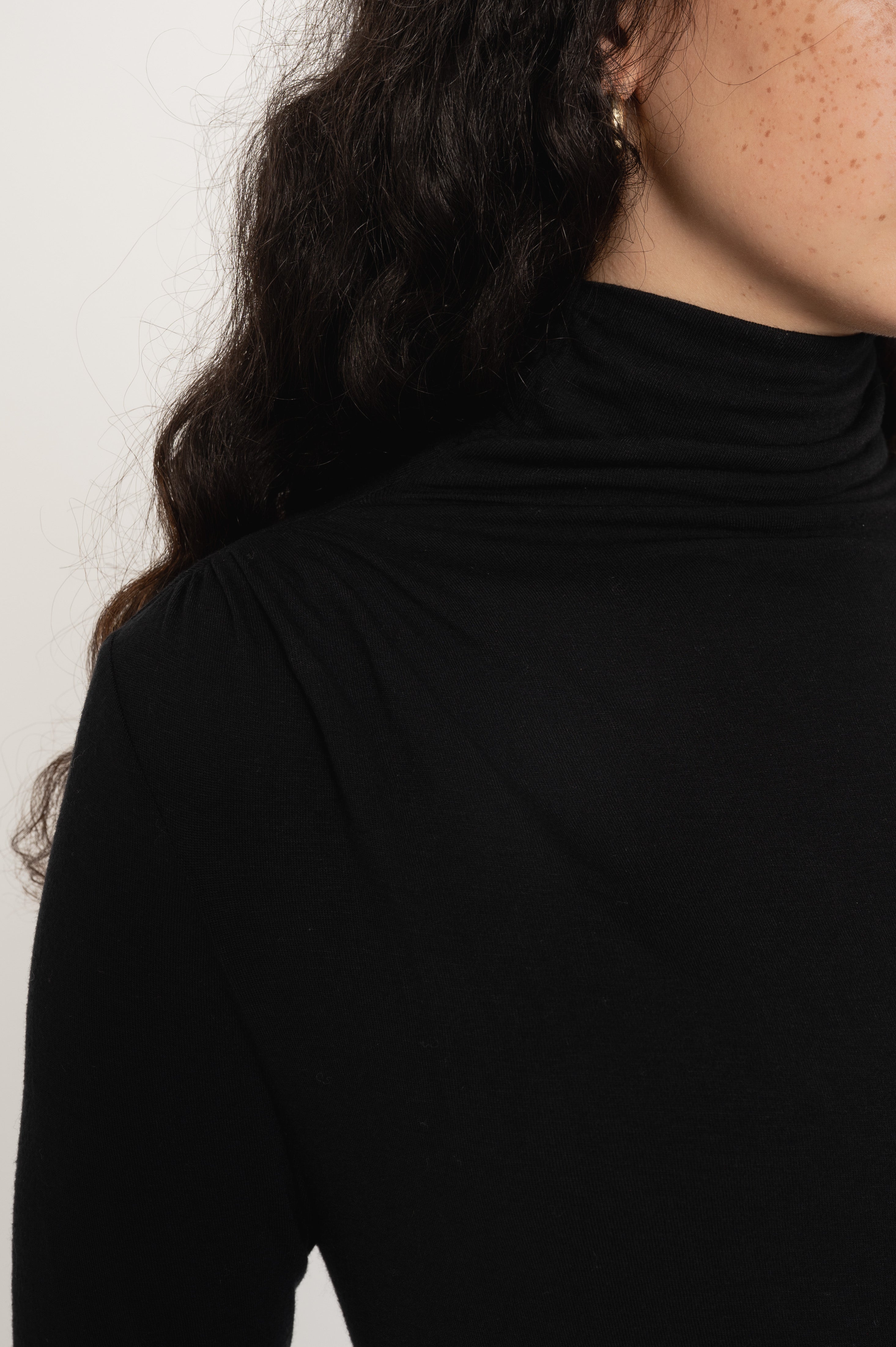 VIVEH Alcor top in Walnut – styled view