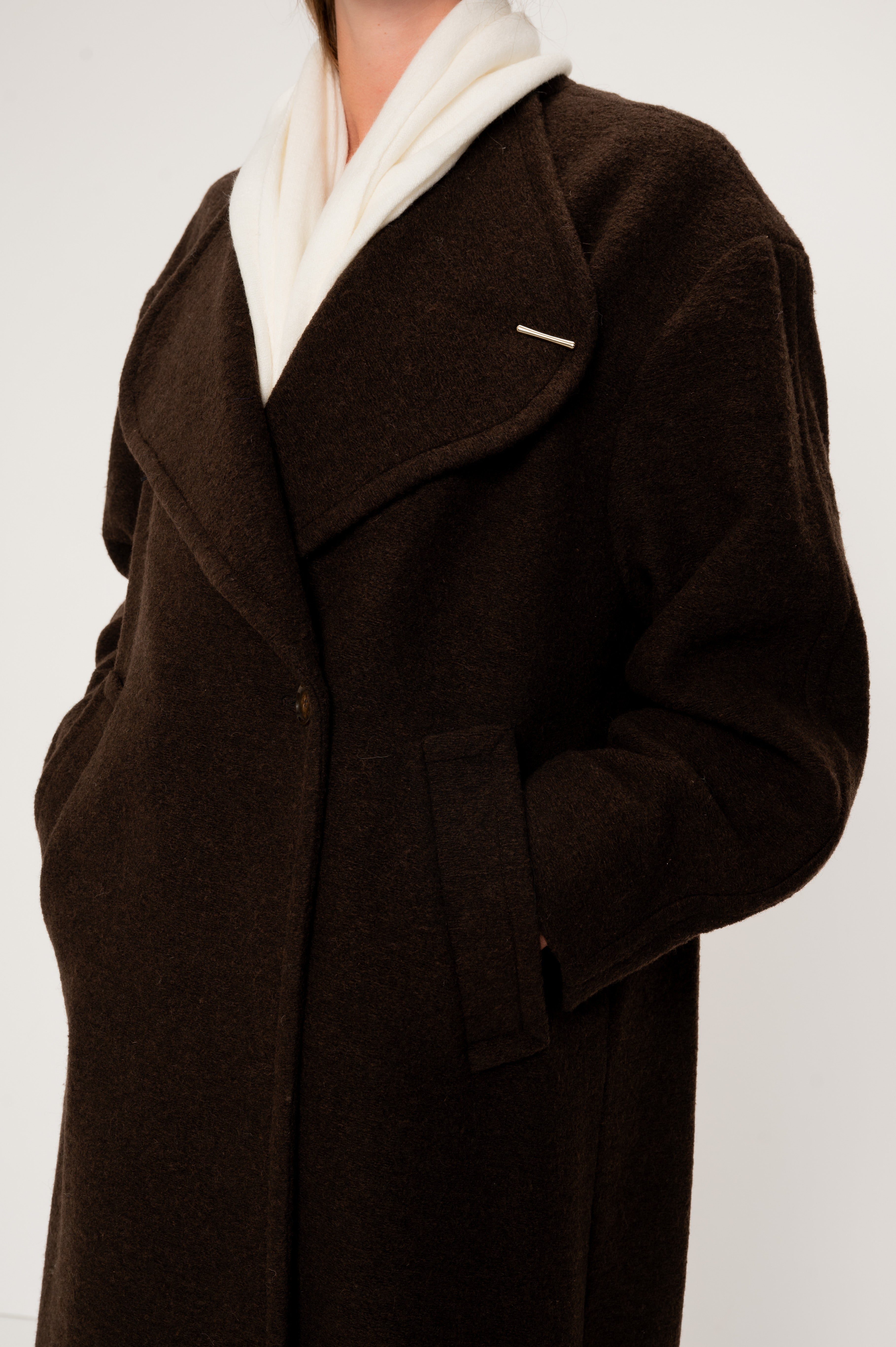 VIVEH Castor jacket in Deep Taupe – styled view