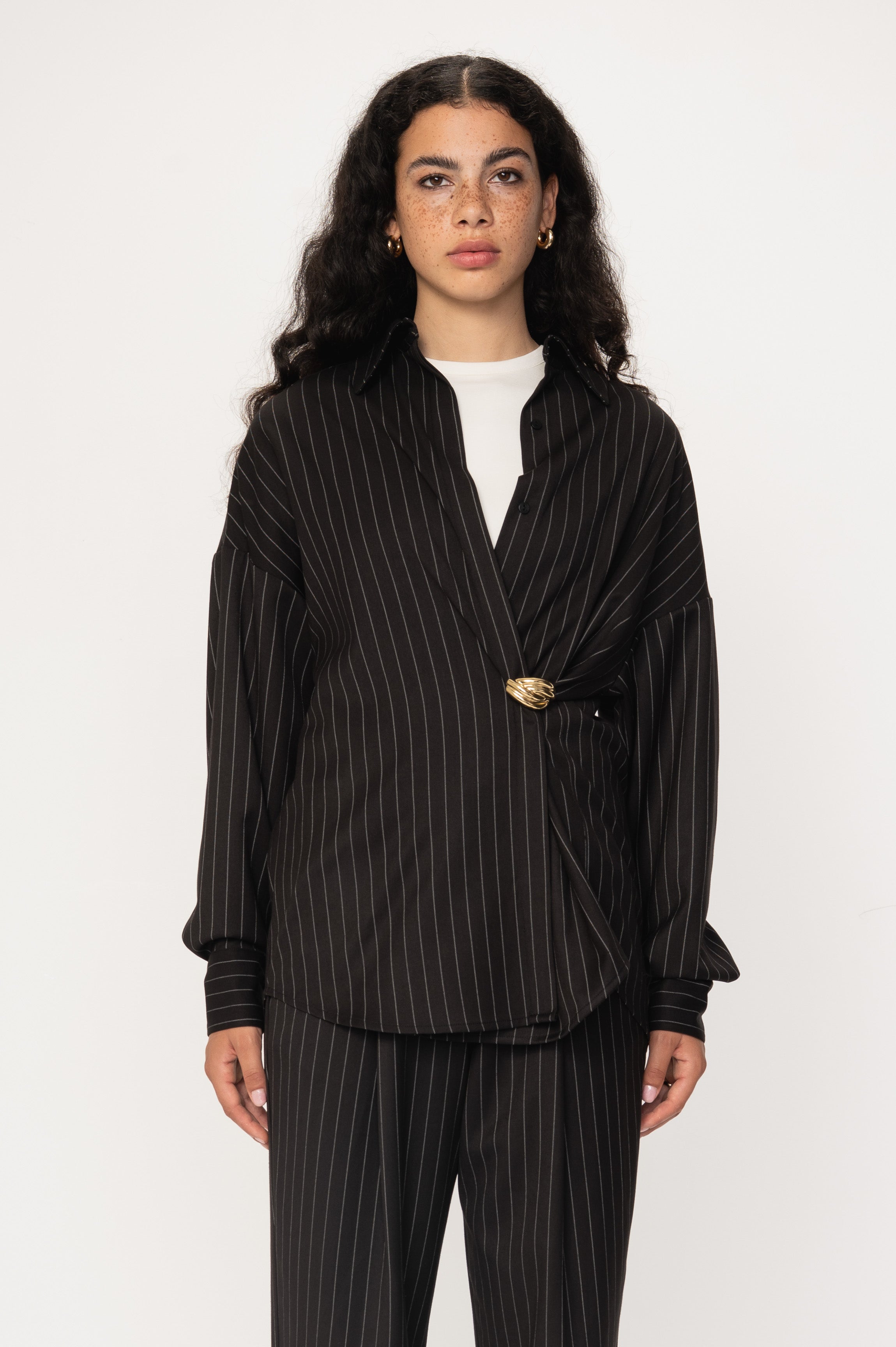 VIVEH Thuban top in Black Pinstripe – detail view