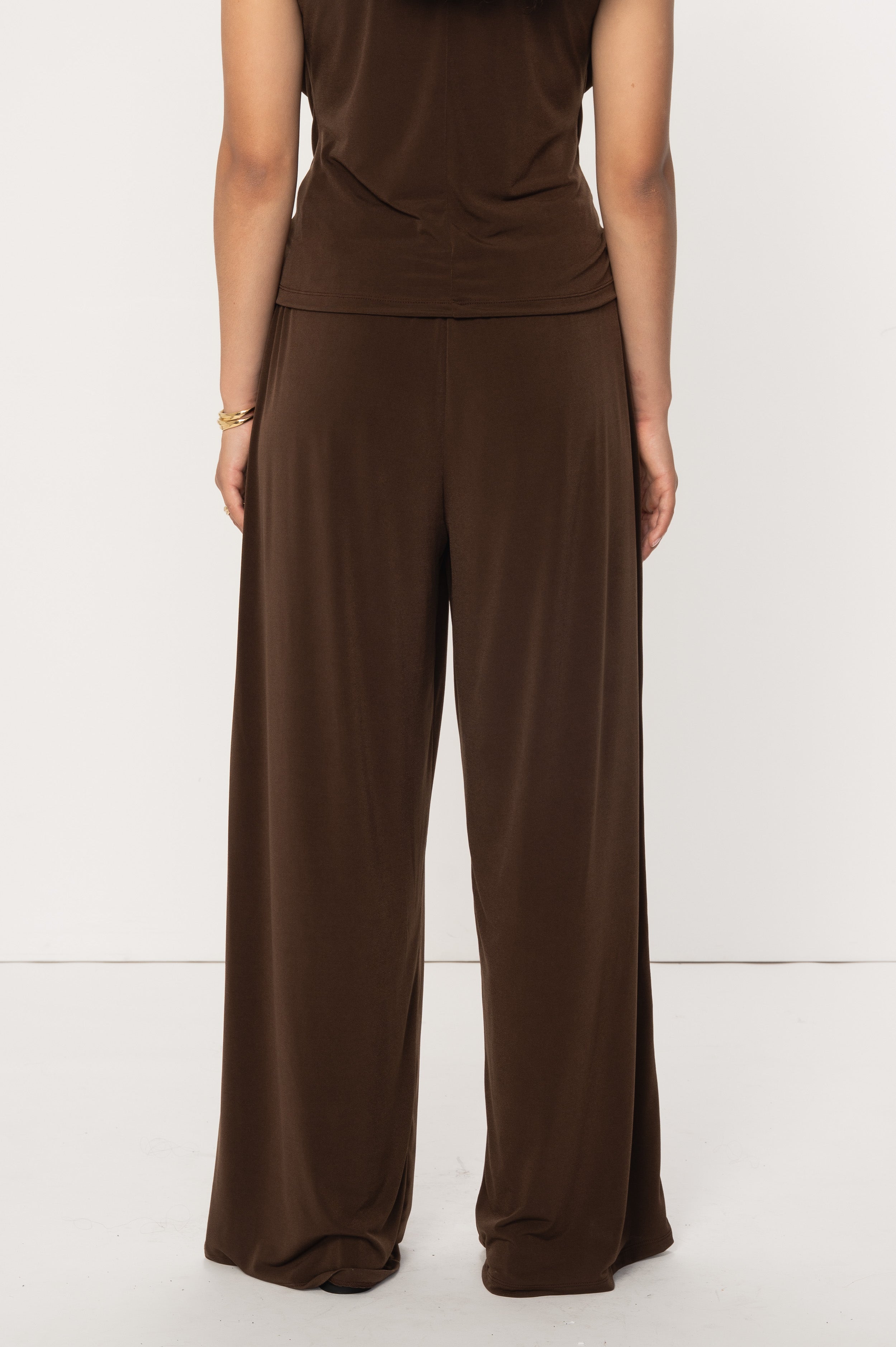 VIVEH Zyra trousers in Mocha – detail view