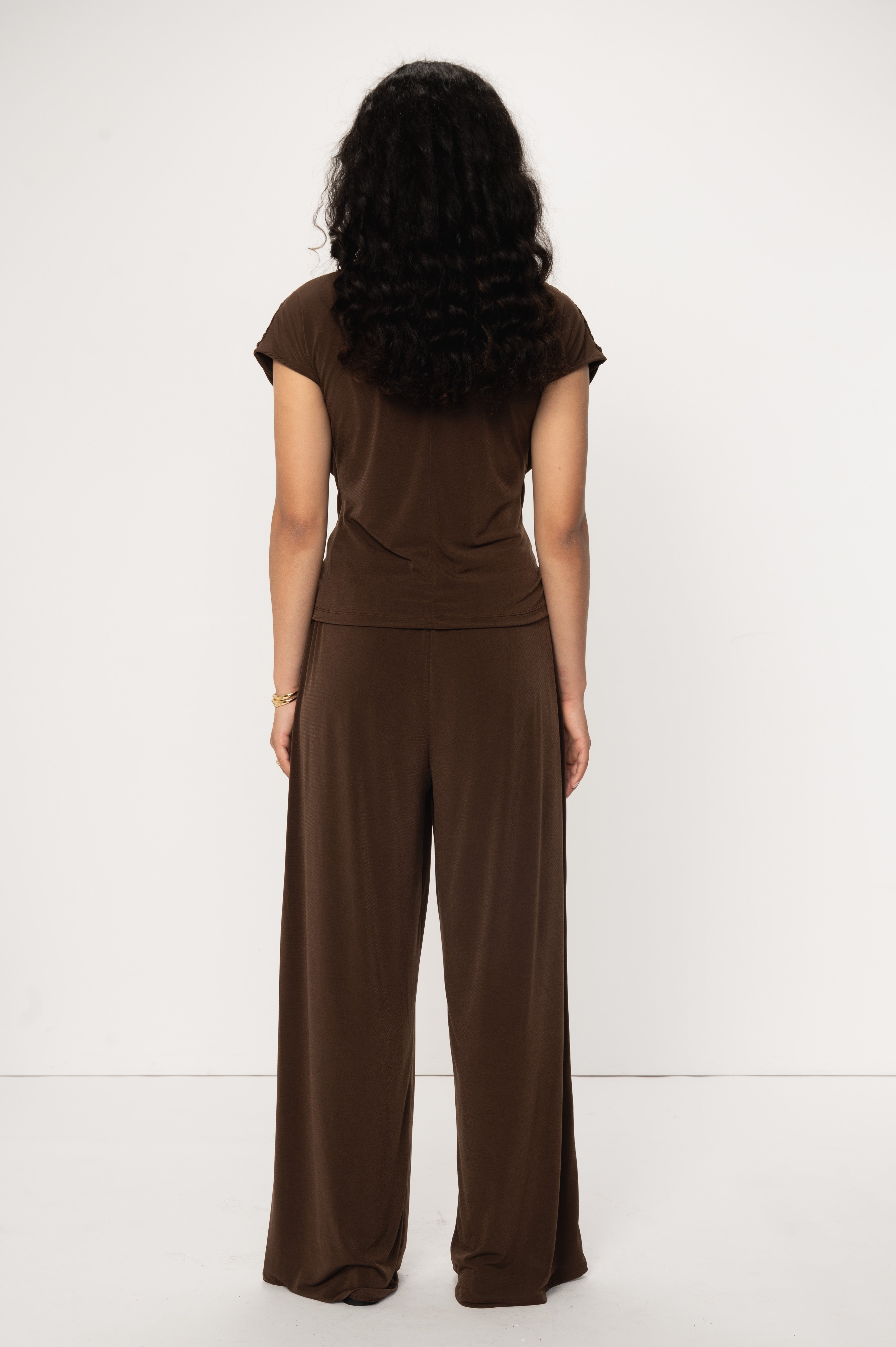 VIVEH Zyra trousers in Mocha – styled view