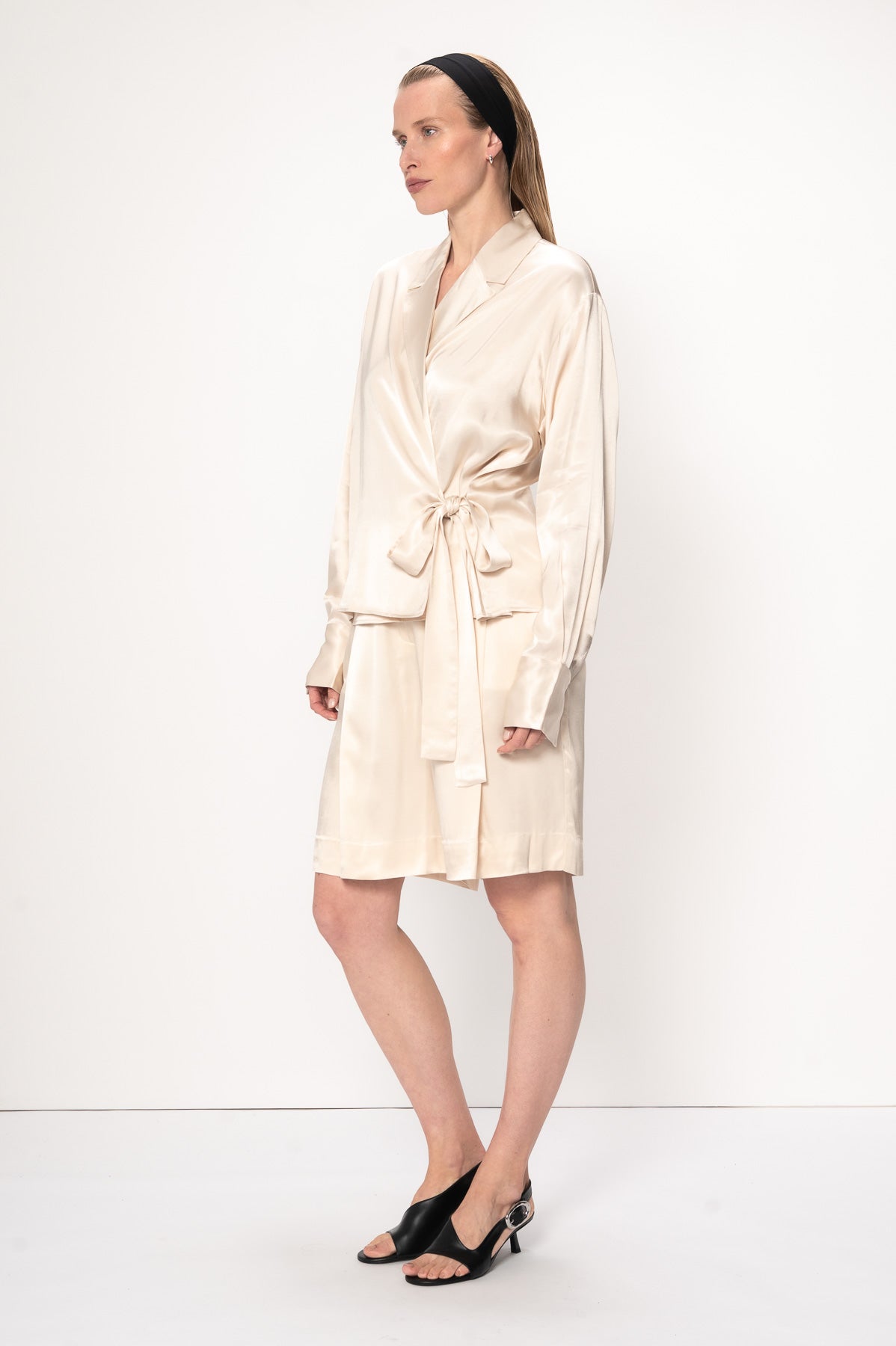 VIVEH Ivy blazer in Champagne – back view