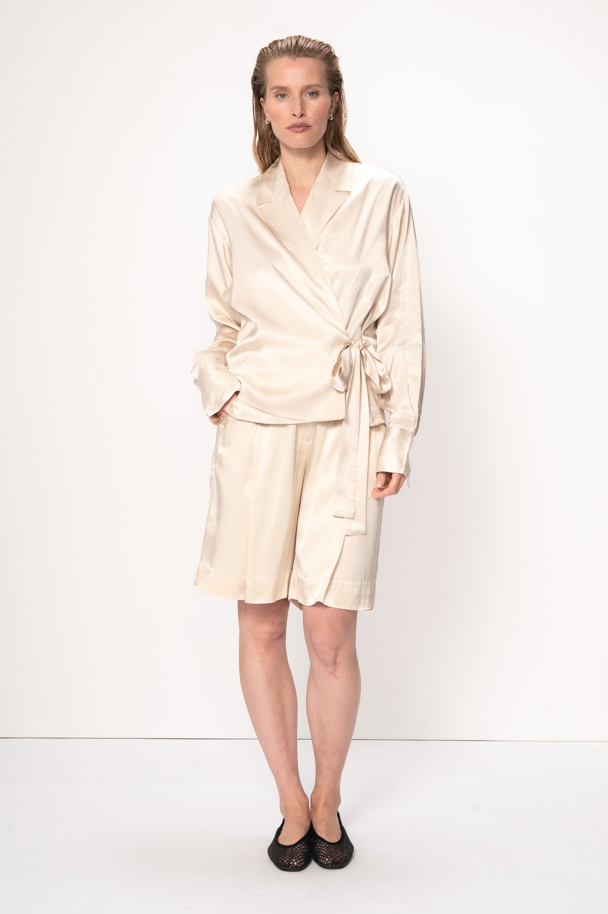 VIVEH Ivy blazer in Champagne – styled view