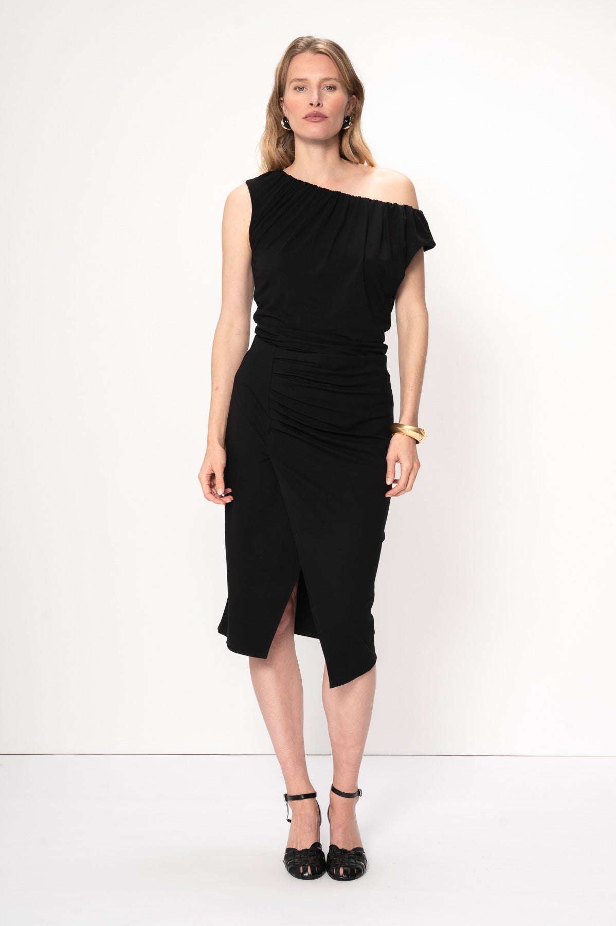 VIVEH Hadar skirt in Black – detail view