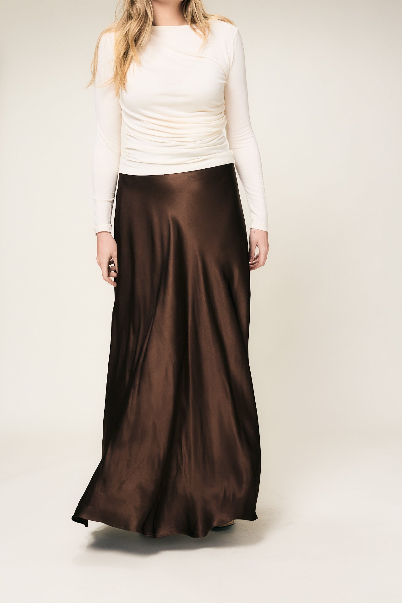 VIVEH Hazel skirt in Walnut – detail view