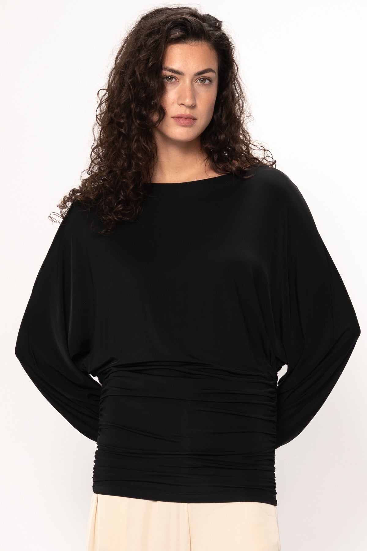 VIVEH Abelia top in Black – back view