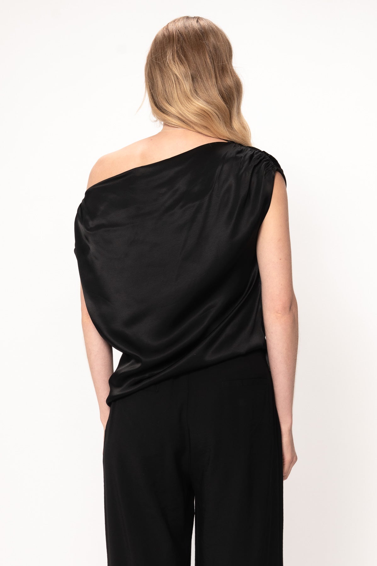 VIVEH Adhara top in Black – styled view