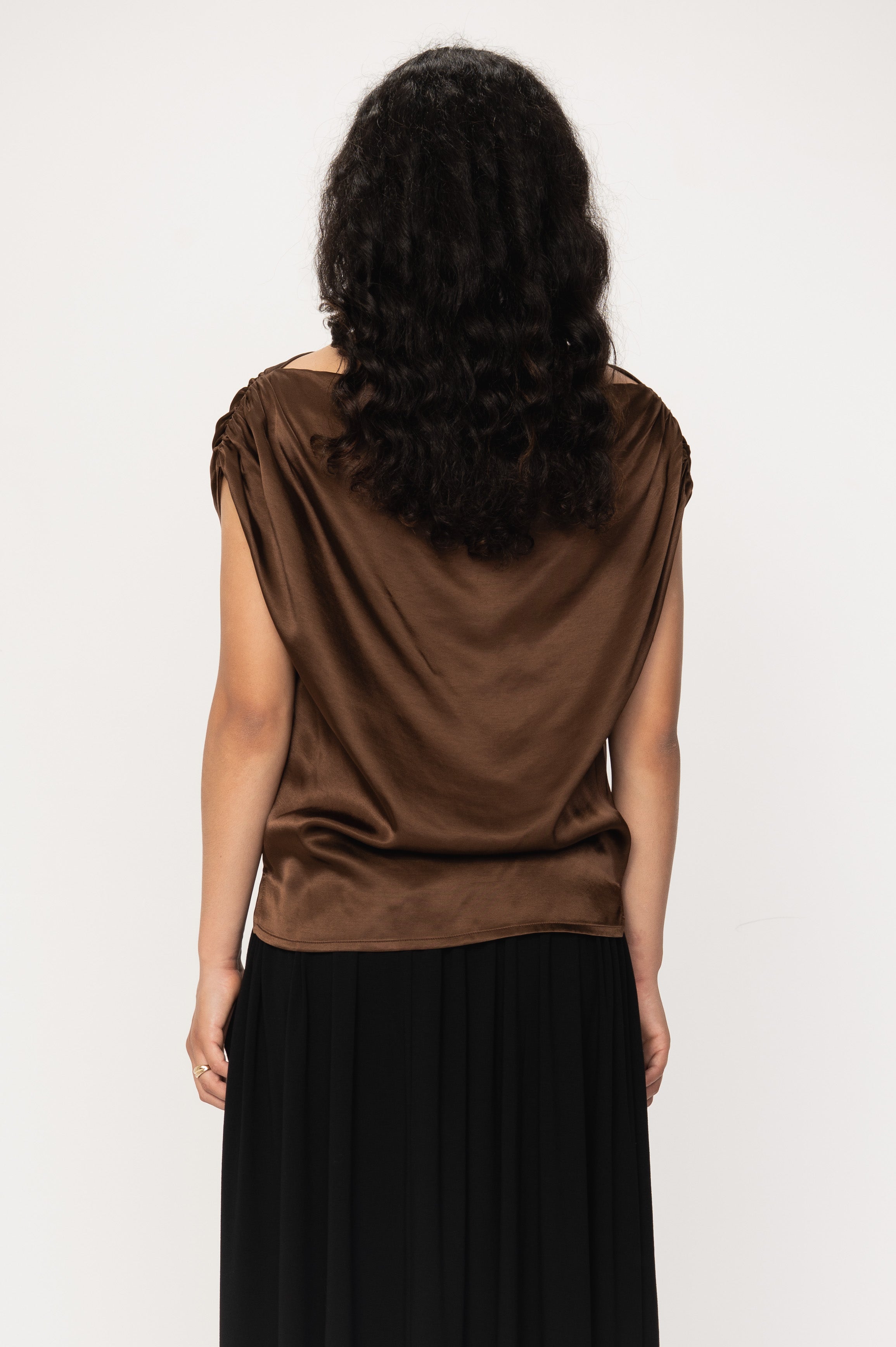 VIVEH Adhara top in Walnut – styled view