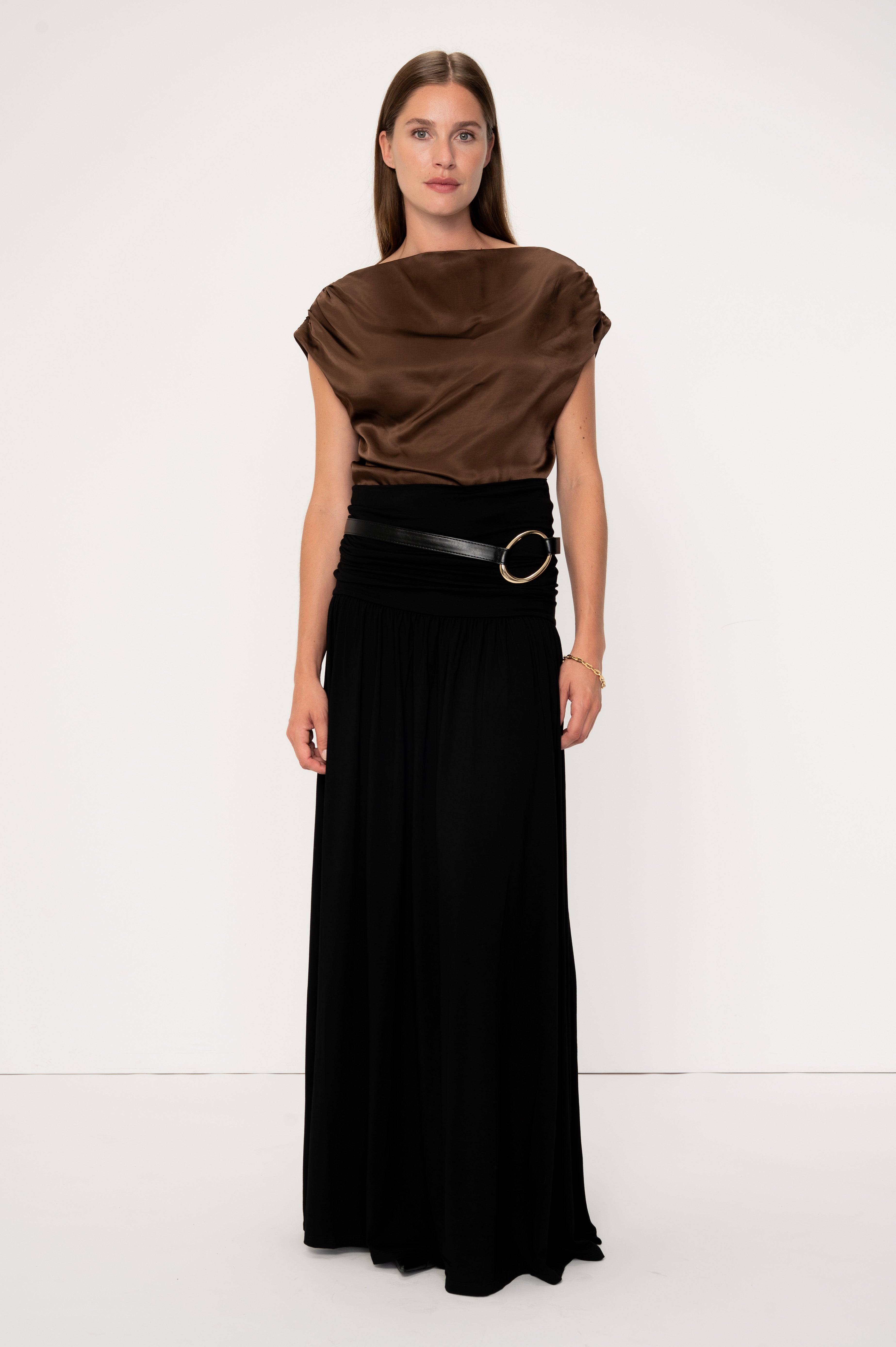 VIVEH Adhara top in Walnut – styled view