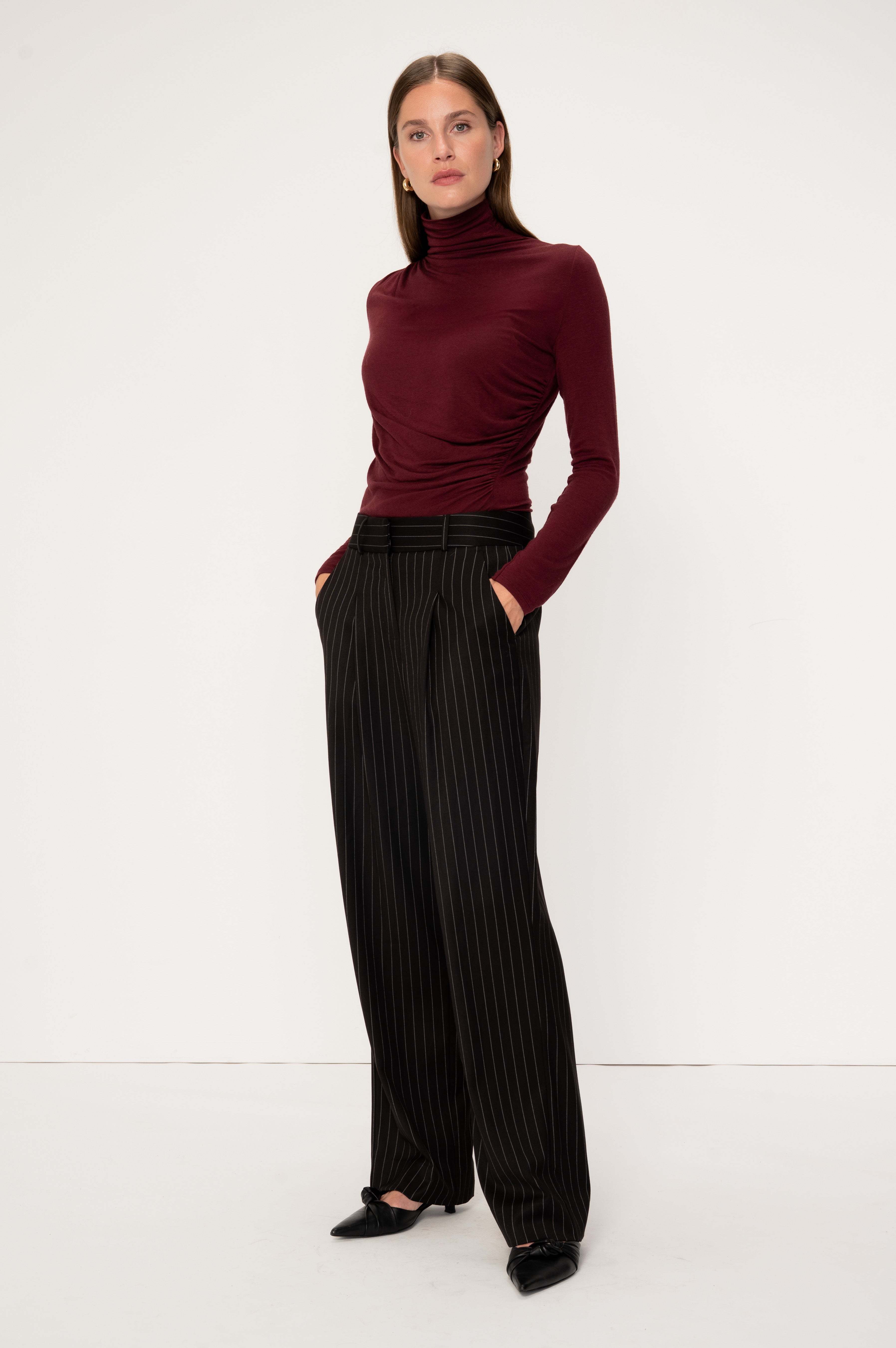 VIVEH Alcor top in Walnut – back view
