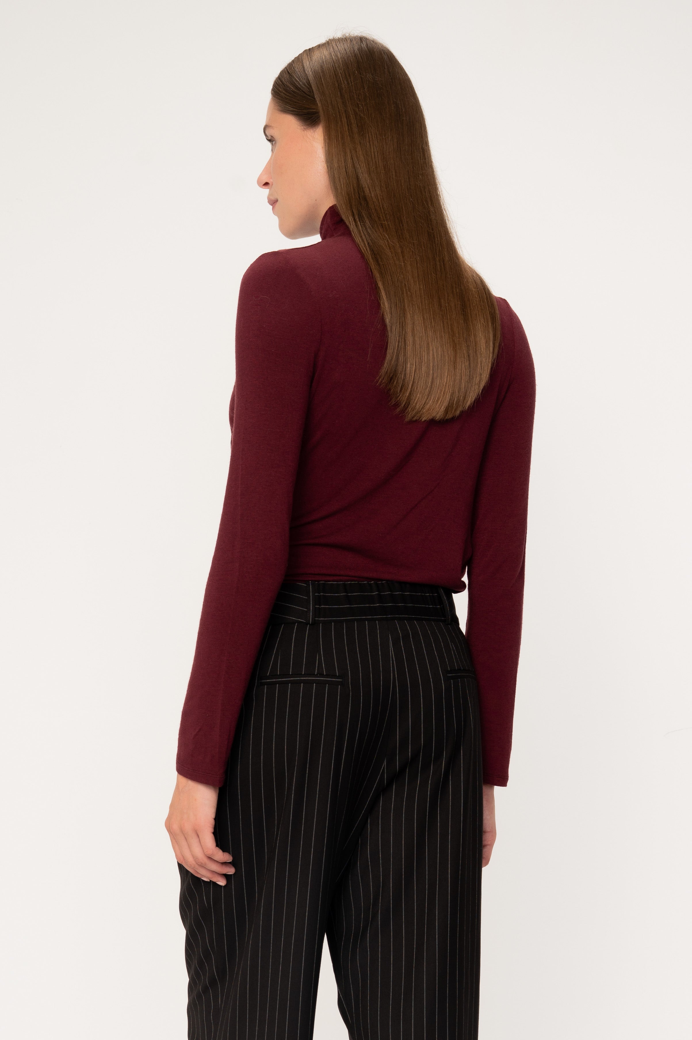 VIVEH Alcor top in Burgundy – side view