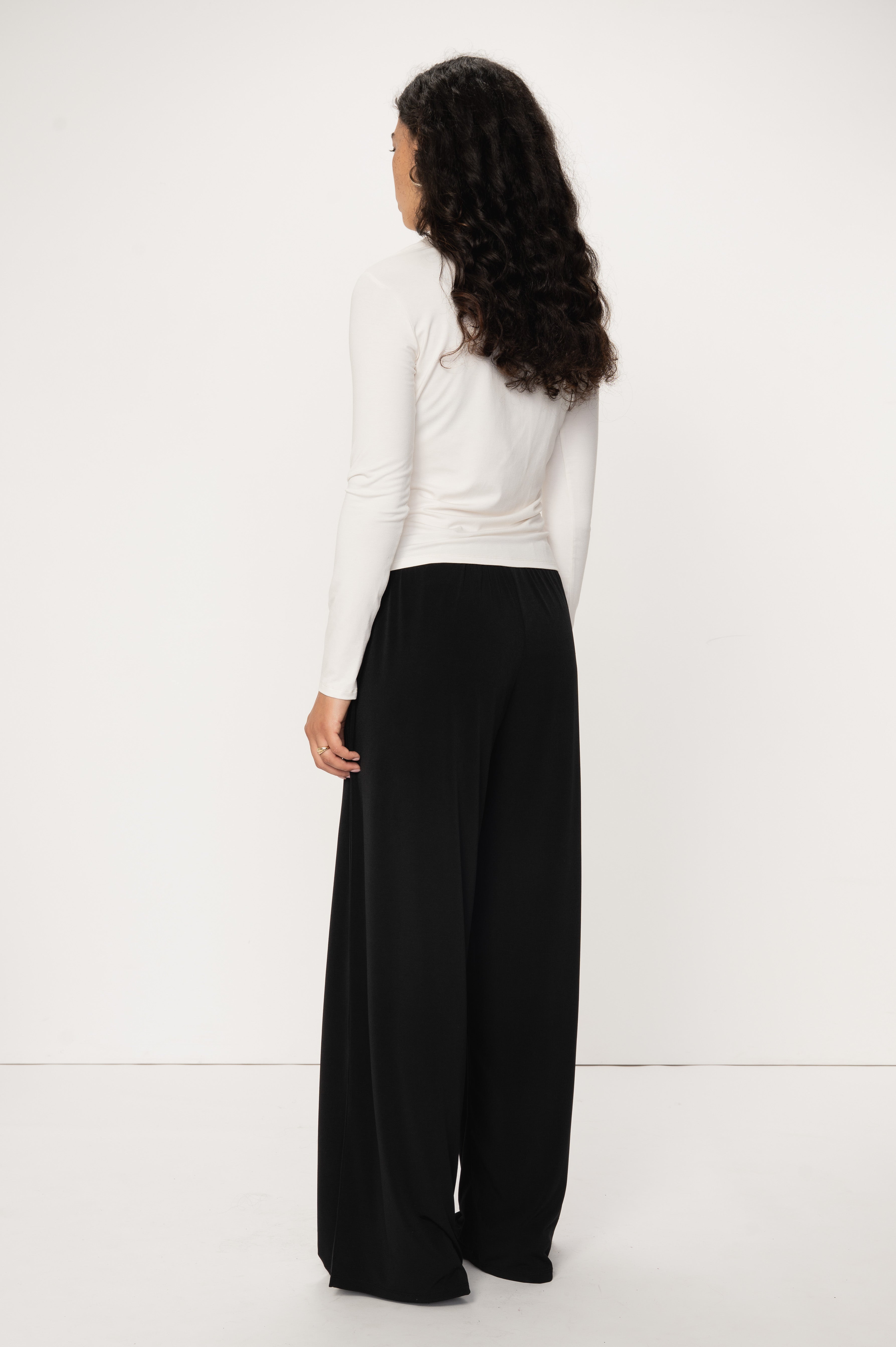 VIVEH Aludra top in Coconut Milk – detail view