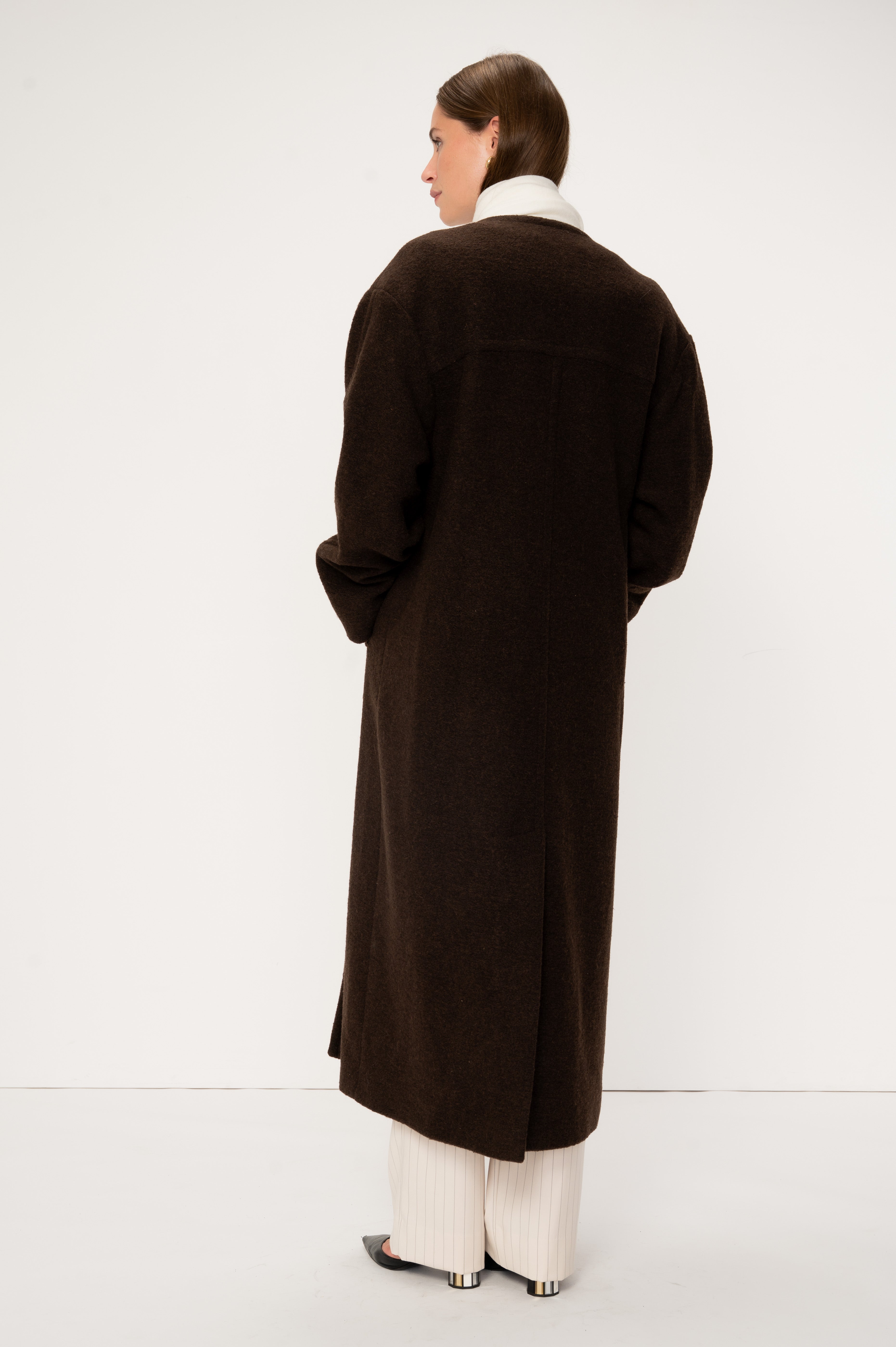 VIVEH Castor jacket in Deep Taupe – back view
