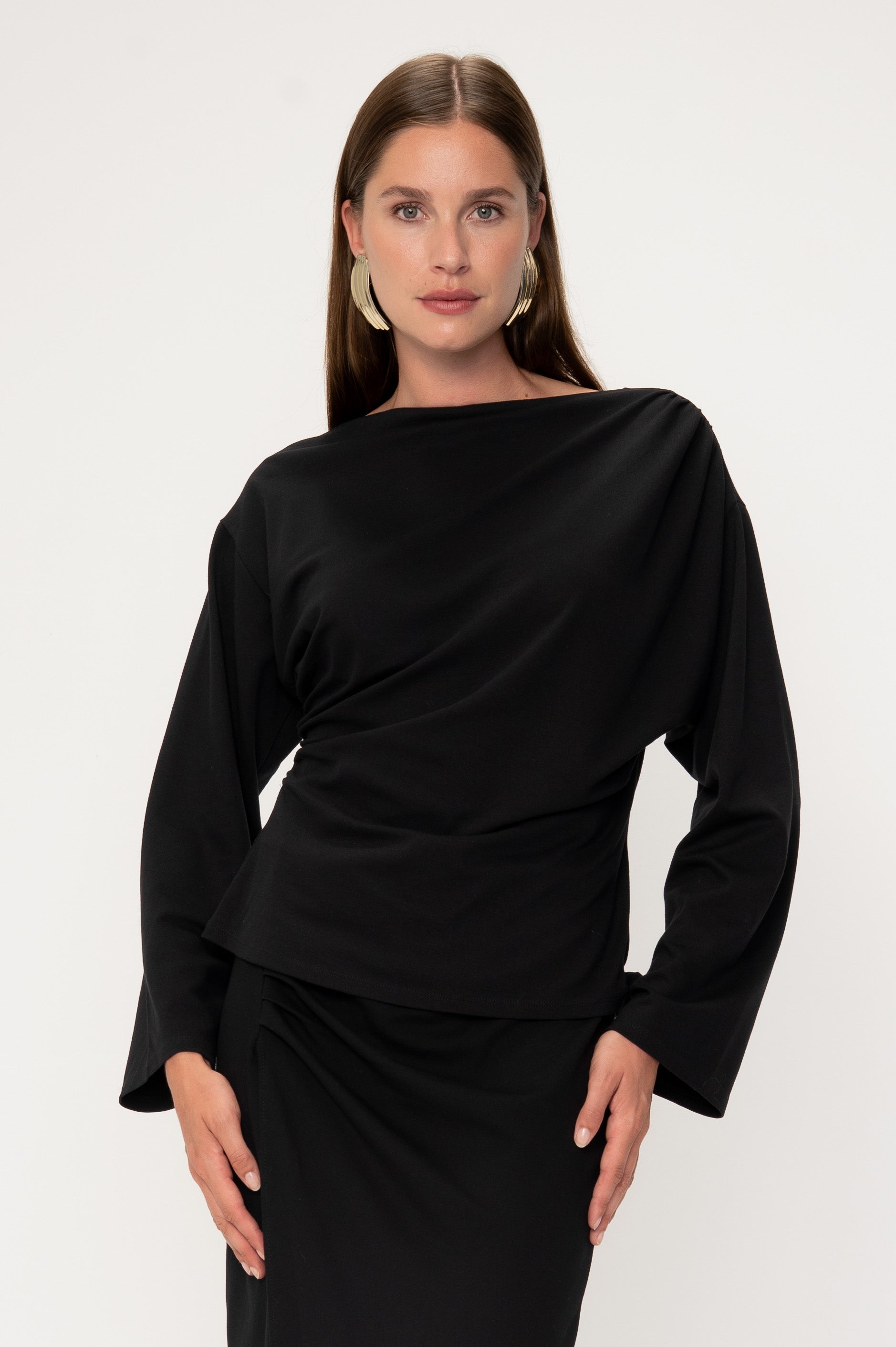 VIVEH Merak top in Black – back view