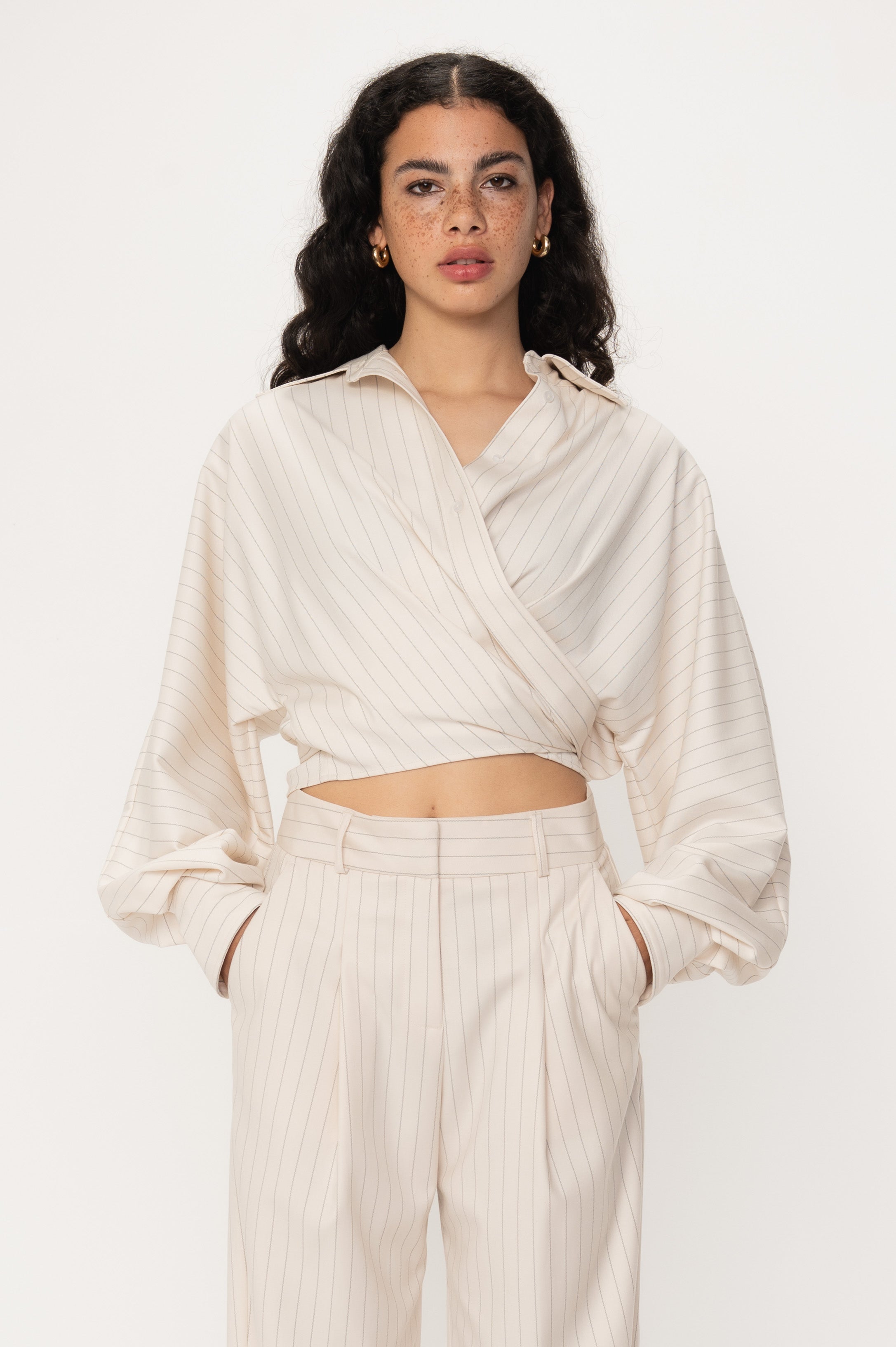 VIVEH Navi top in Coconut milk Pinstripe – detail view