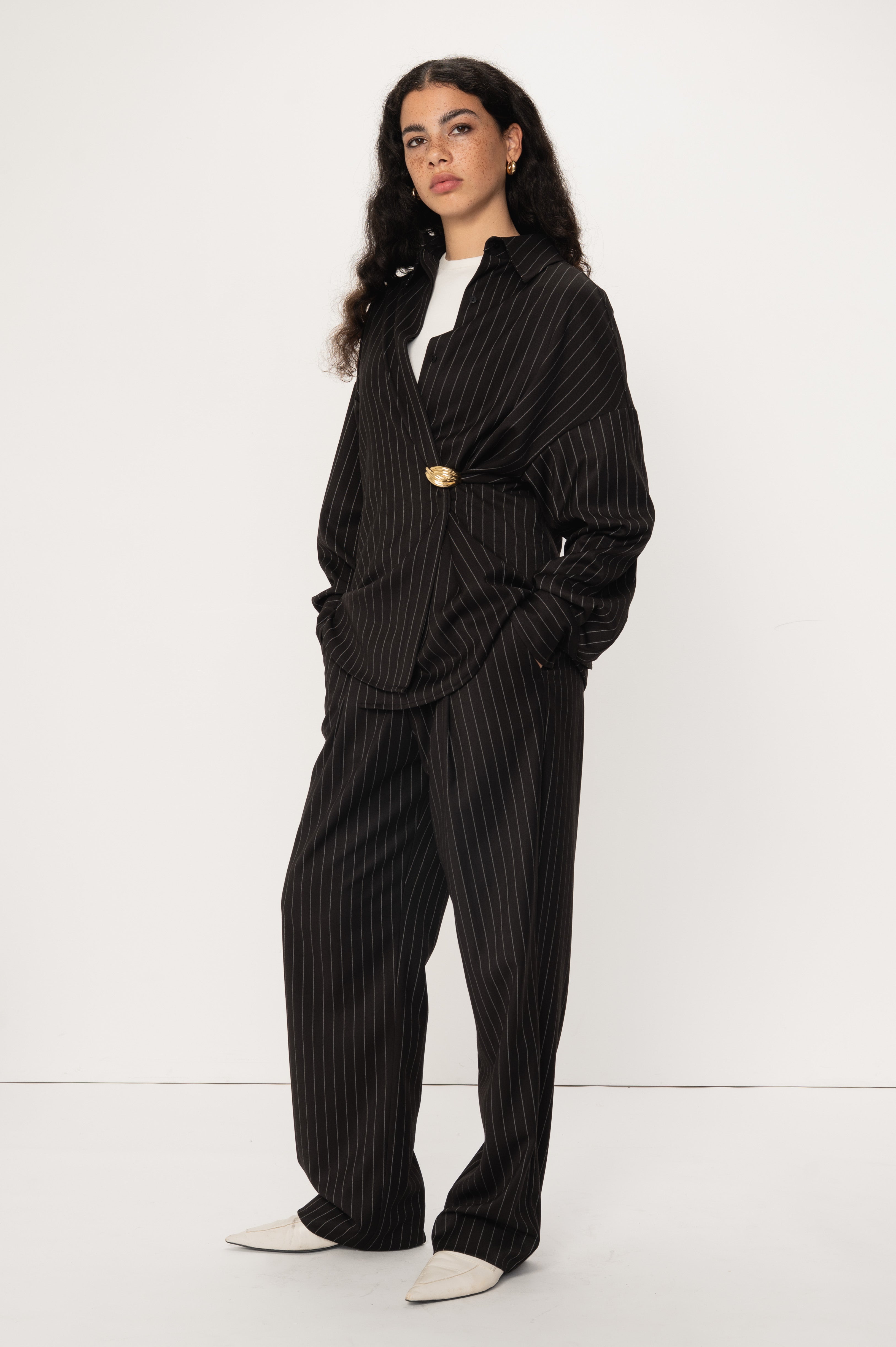 VIVEH Thuban top in Black Pinstripe – side view