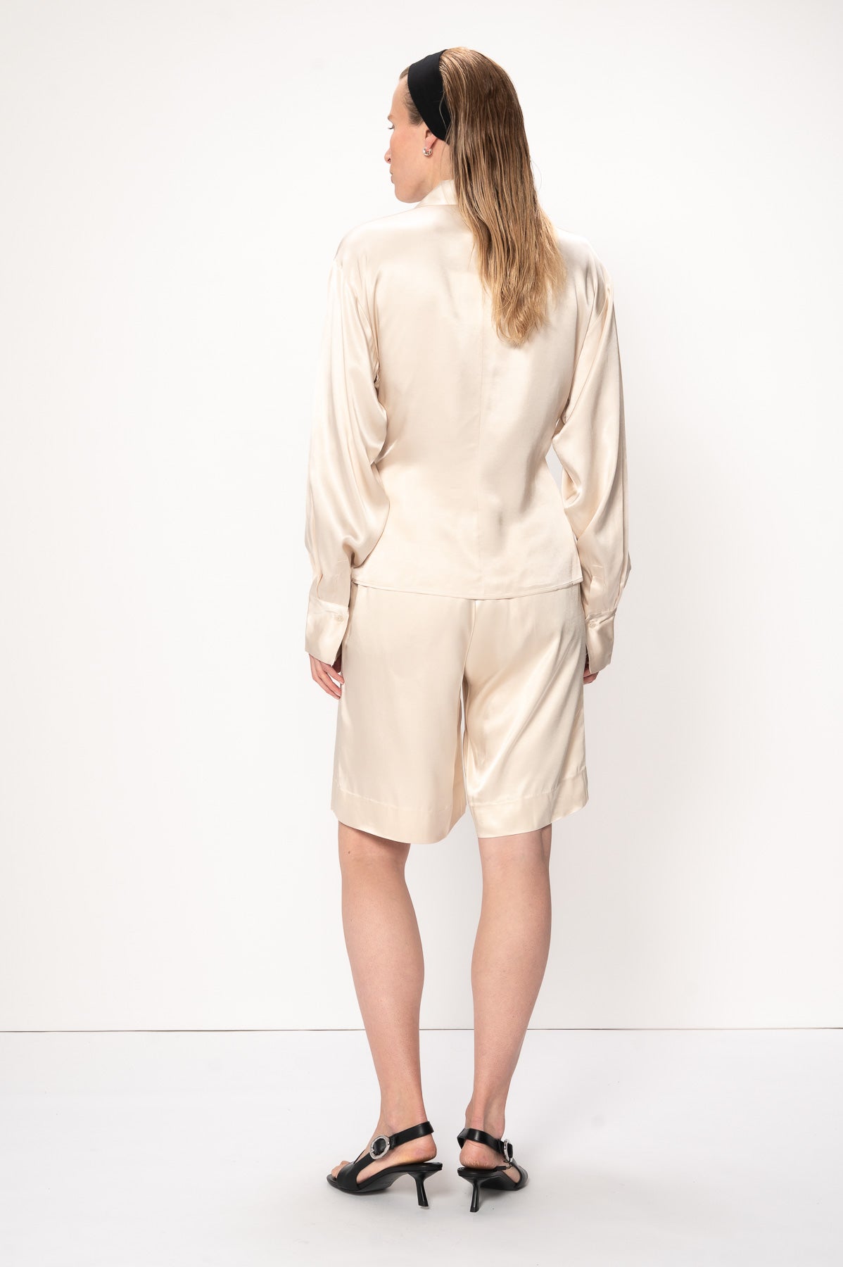 VIVEH Ivy blazer in Champagne – side view