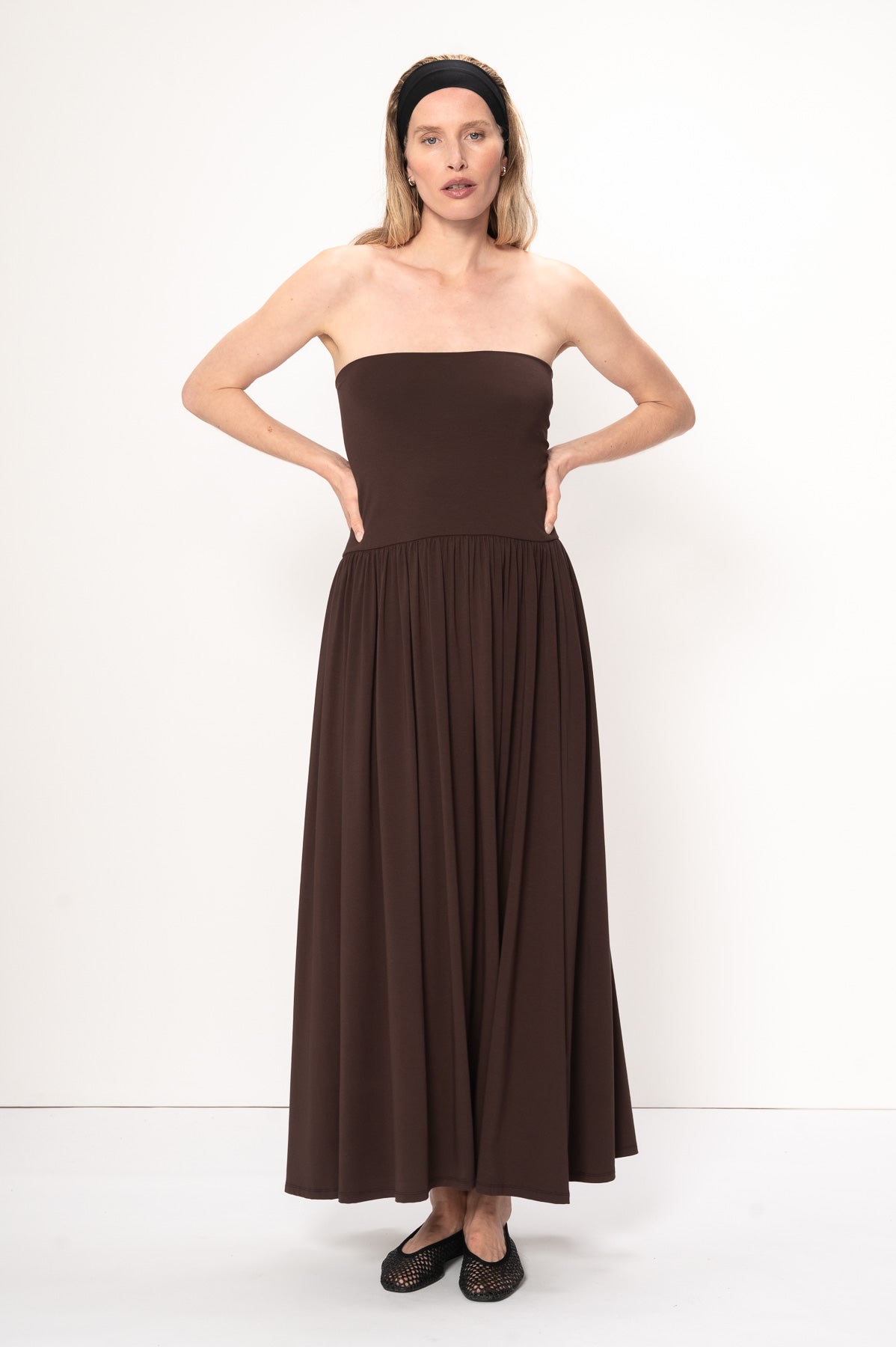VIVEH Petunia skirt in Black – styled view