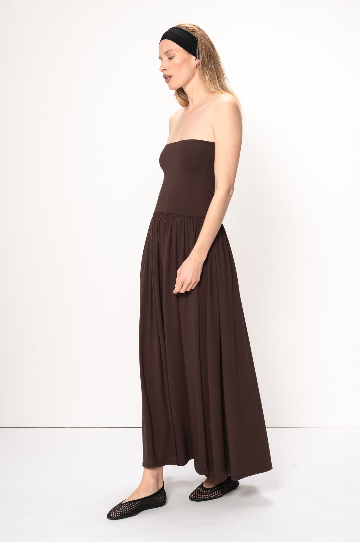 VIVEH Petunia skirt in Black – styled view